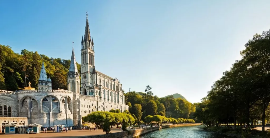Santuario-di-Lourdes-in-prospettiva