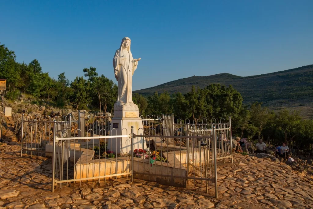 Statua apparizioni Madonna di Medjugorje